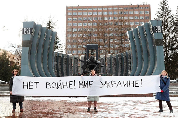 Сибирь и Урал против войны с Украиной (фото)