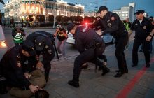 По мере военных поражений российский внутренний хаос усиливается