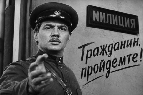 Россия лишает политических эмигрантов гражданских прав